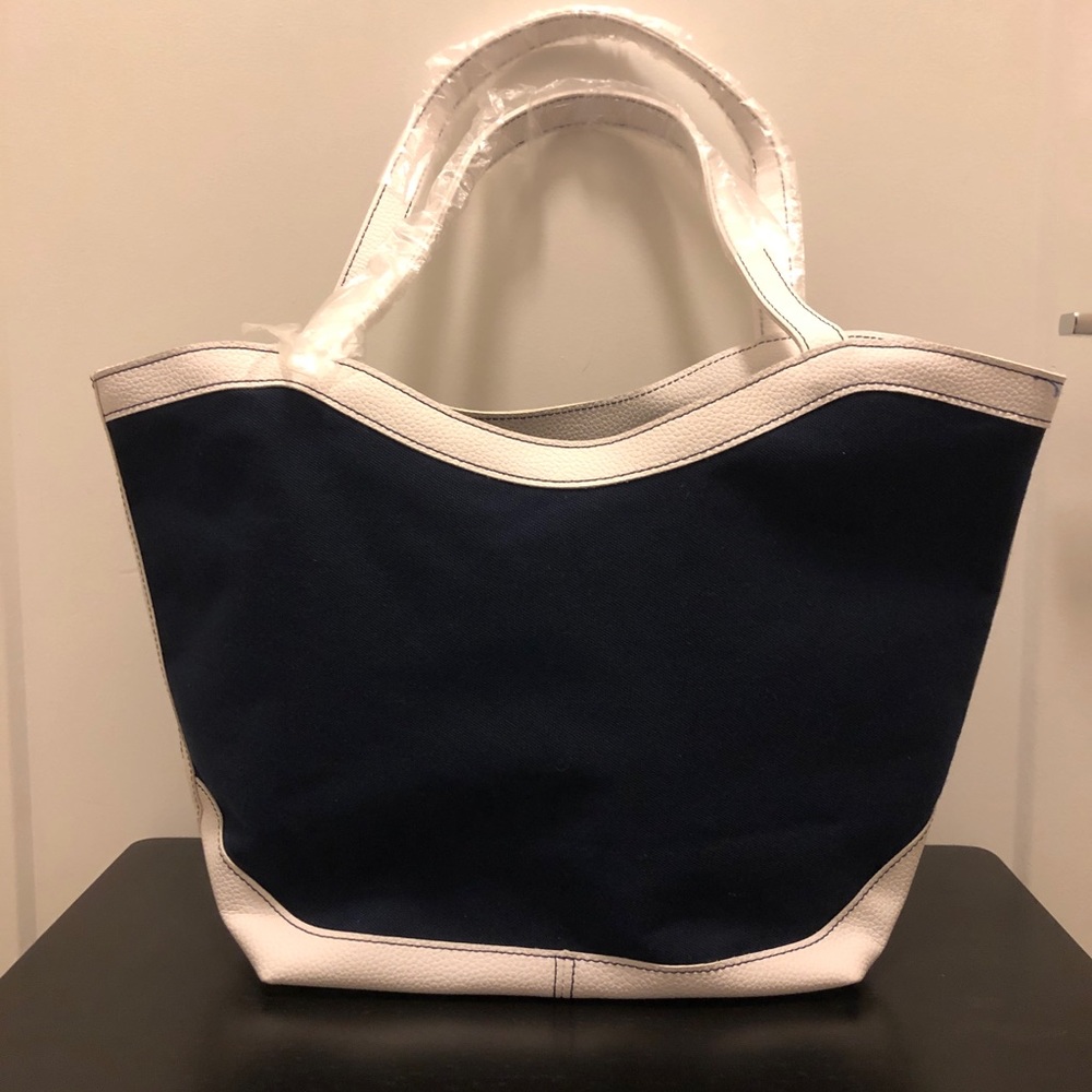 NEW. Estee Lauder Tote Bag. NAVY w/ White Accents.
